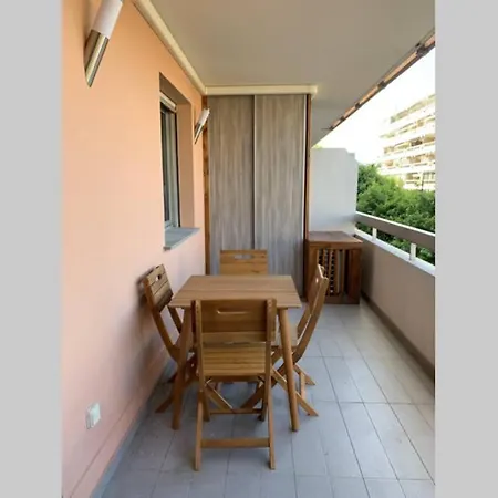 Juan Les Pins Joli T2 Parking Inclus! Apartamento Antibes